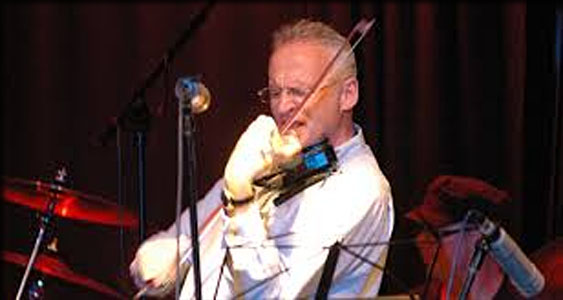 krzesimir Debski violoniste de jazz polonais